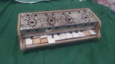 Dřevěné piano