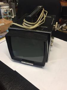 stará přenosná televize