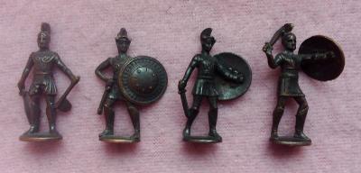 Kompletní sada čtyř starých kinder kovových figurek "hoplitů"
