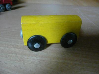 vláčkodráha - žlutý vagon