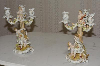 Zámecké porcelánové svícny - figurální