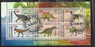 Pobřeží slonoviny- ankylosaurus, stegosaurus, neovenator, amargasaurus
