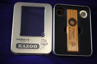 nové luxusní kazoo ze dřeva včetně náhr.dílů v krabičce - WOODMAN