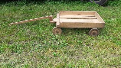 Starý dřevěný vozíček