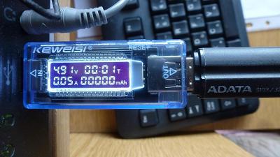 KEWEISI KWS-V20 USB měřič napětí, proudu, mAh a času nabíjení