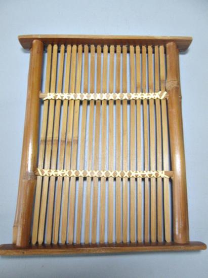 Starožitný bambusový tác