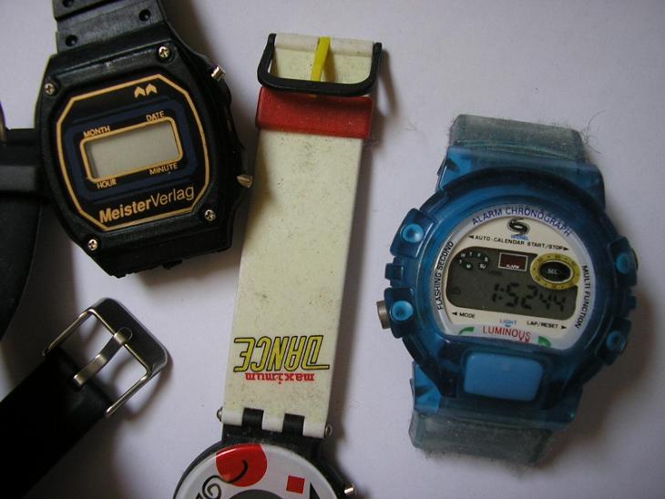 Soubor, konvolut 20 ks LCD hodinek od 80. let. Digi, digitálky, quartz
