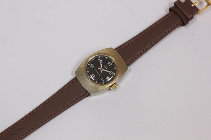 Dámské hodinky Ruhla , Made in GDR, hnědý číselník - Starožitnosti