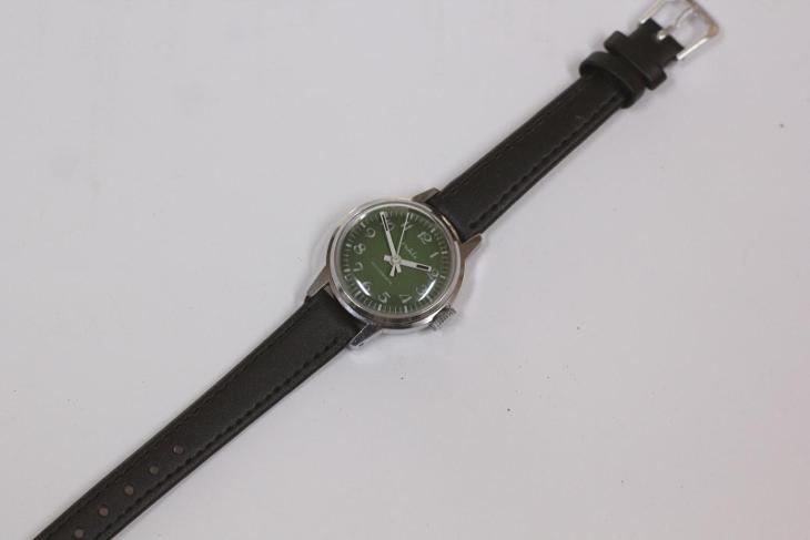 Dámské hodinky Ruhla , Made in GDR, zelený číselník