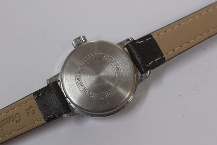 Dámské hodinky Ruhla , Made in GDR, stříbrný číselník
