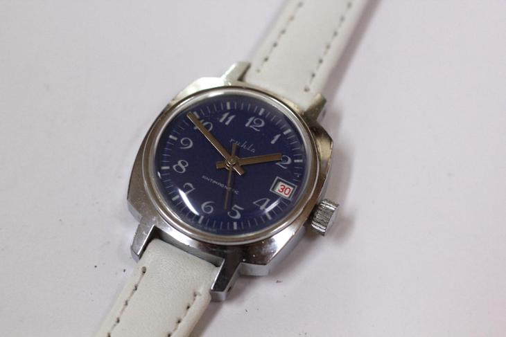 Chlapecké hodinky Ruhla , Made in GDR, modrý číselník, datum  - Starožitnosti