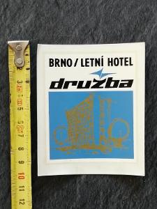 Retro reklamní nálepka Letní hotel Družba Brno 70. léta (?)