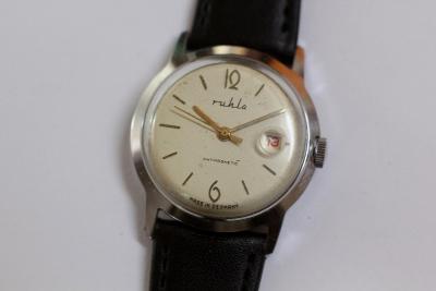 Pánské hodinky Ruhla , Made in GDR, bílý číselník, datum