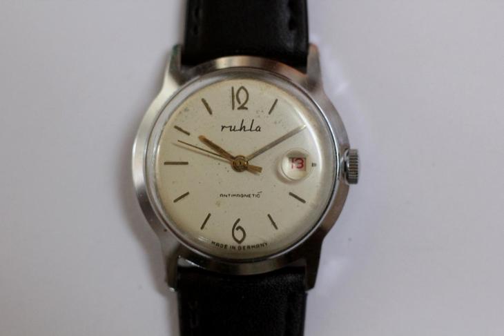 Pánské hodinky Ruhla , Made in GDR, bílý číselník, datum - Starožitnosti