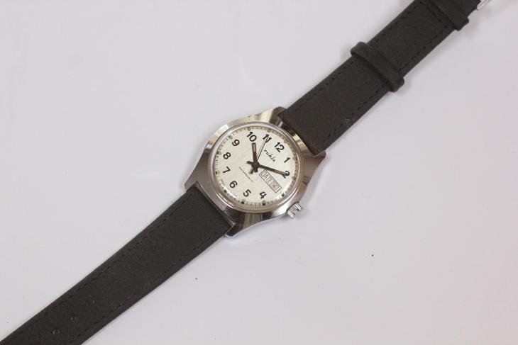 Pánské hodinky Ruhla , Made in GDR, stříbrný číselník, datum