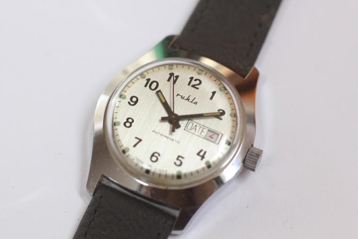 Pánské hodinky Ruhla , Made in GDR, stříbrný číselník, datum