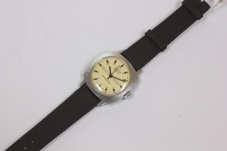 Pánské hodinky Ruhla de luxe , Made in GDR, žlutý číselník, - Starožitnosti