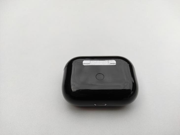 Černá sluchátka Inpods 13 pro Android a iOS ve stylu Airpods Pro
