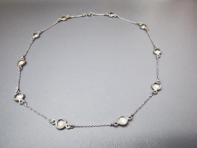 Stříbrný náhrdelník s quartzem. PC: 3000 Kč . ( G-LI1853)
