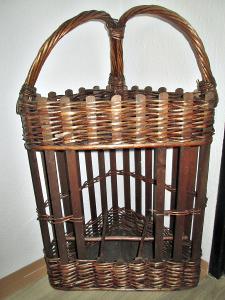 Ručně dělaný starožitný proutěný barový stolek, přenosný
