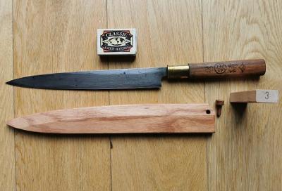 Japonský nůž Yanagiba  se značkou nožíře