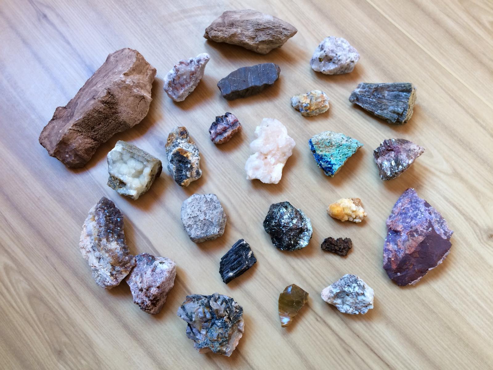 Mix minerálů - Minerály a zkameněliny