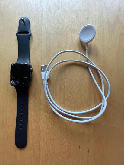 Apple Watch series 2, 42 mm - funkční, rozbitý displej - Chytré hodinky