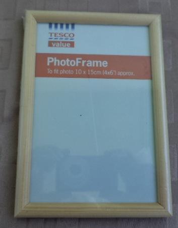 fotorámeček - stojánek - dřevěný + sklo - na foto 10 x 15 cm