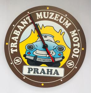 Nástěnné hodiny s logem TRABANT muzea 
