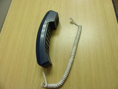 Starý spojařský zkušební služební tlačítkový telefon, tzv. fajfka