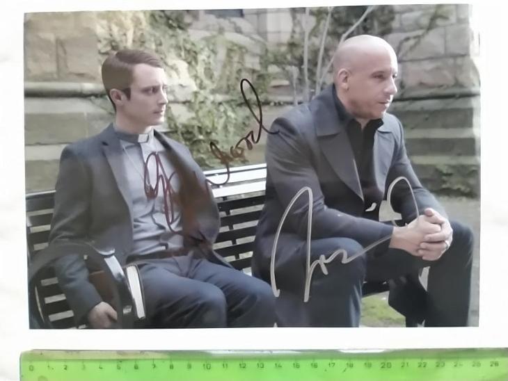 Autogram, podpis Vin Diesel a Elijah Wood, ověřeno COA