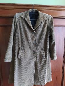 Dívčí manšestrový kabát 40. léta min. století