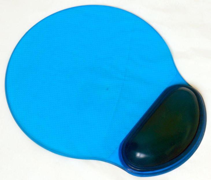 Nová gelová podložka pod myš z poloprůhledného modrého plastu - Vstupní zařízení k PC