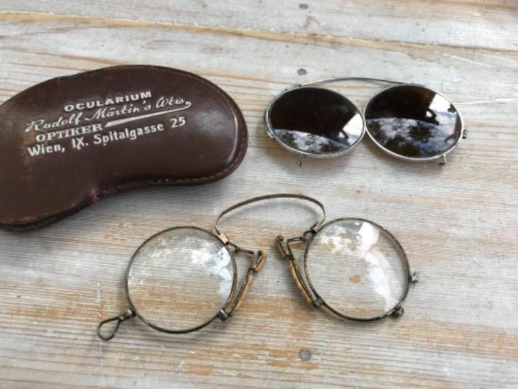 staré cvikry, brýle - krycí sluneční skla, orig. pouzdro !!! - Ostatní starožitnosti