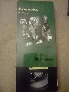 Pátá opice,originální VHS kazeta v papírovém obalu.