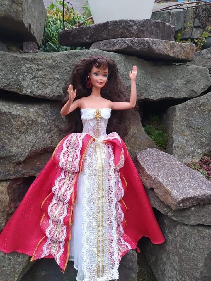 Barbie Mattel Tereza, v šatech  Happy Hollyday - Sběratelství