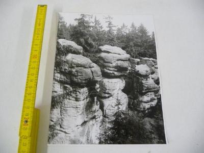 Ostaš - skalní útvary - staré foto ( 23 x 18 cm )
