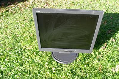 PHILIPS 19" LCD monitor HNS7190T v pěkném stavu s kabely !!!