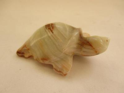 Kamenná soška - želvička 