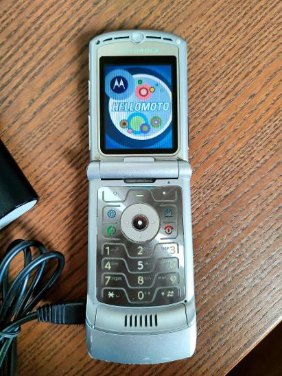 Motorola RAZR V3 | Aukro