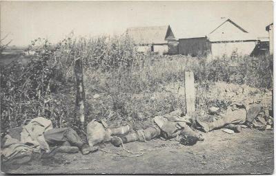 Mrtví vojáci - fotopohlednice