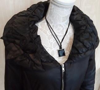 ALEXO PARIS Luxusní černý zdobený kabát s růžemi L