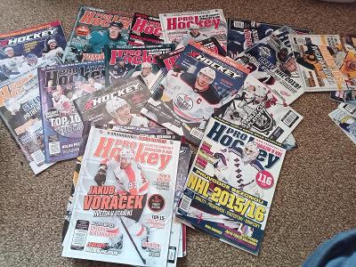 Hokejové časopisy a plakáty