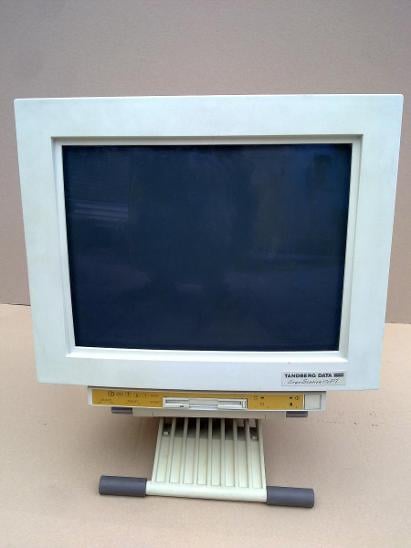 Zajímavé historické pc 486 TANDBERG DATA počítač v monitoru - Historické PC 486 a starší