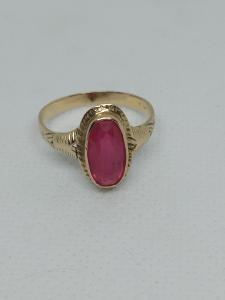 Starožitný zlatý prsten s rubínem 1.Republika.  Velikost 59