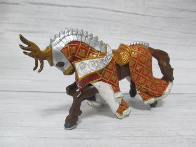 PAPO figurka rytíř rytířský kůň Schleich kůň v brnění Turnajový kůň 