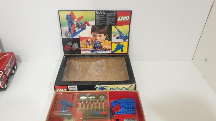 LEGO TECHNIC 8035 - Universal Building Set - ROK.1982