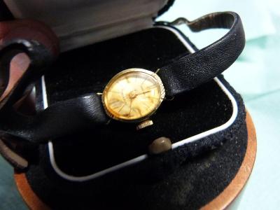 Zlaté starožitné  dámské hodinky zn. CARDINAL