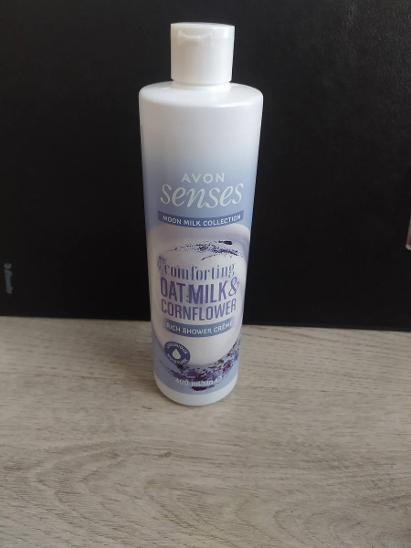 Avon Krémový sprchový gel s ovesným mlékem a chrpou - Ošetřující kosmetika