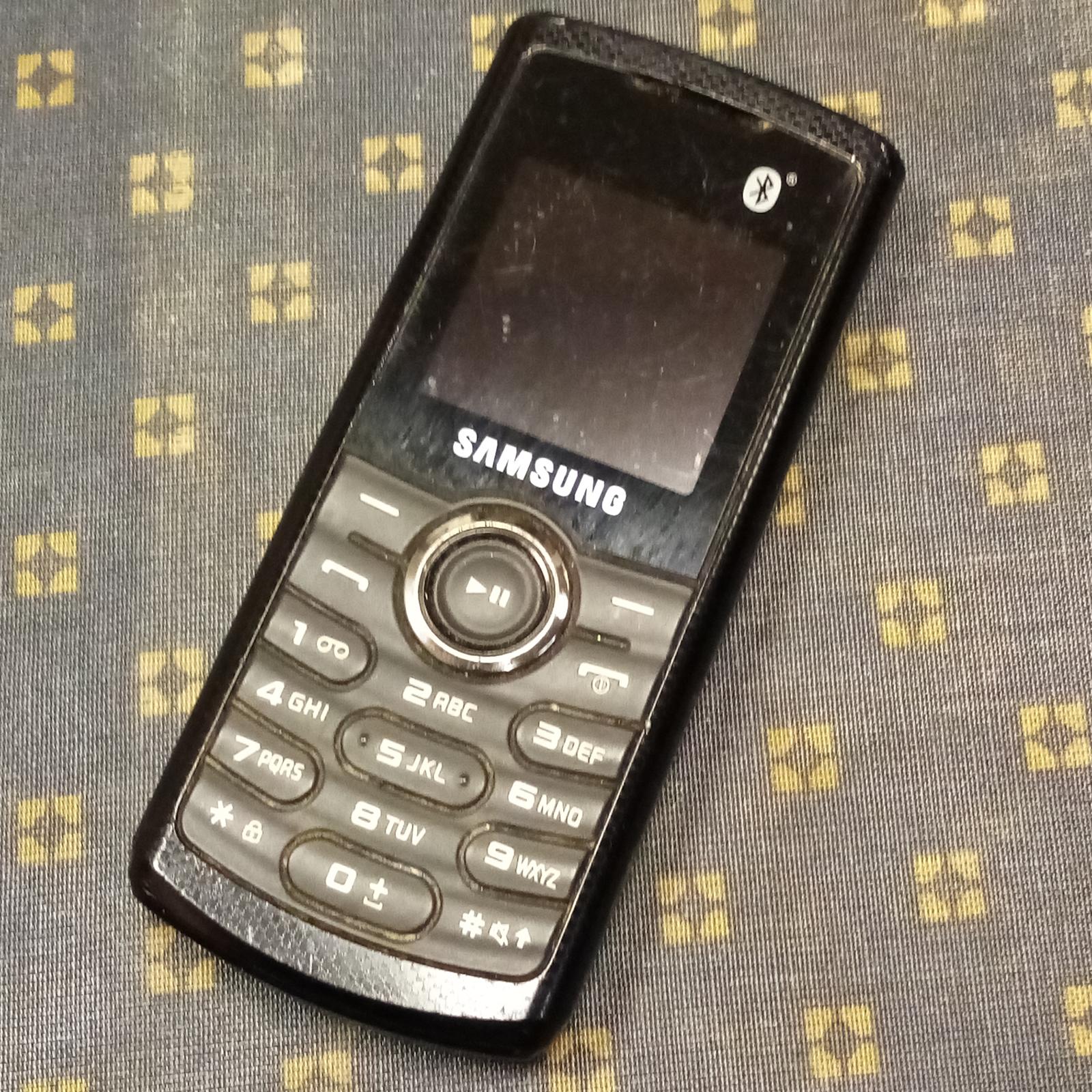 Telefon SAMSUNG GT-E2121B - funkční | Aukro